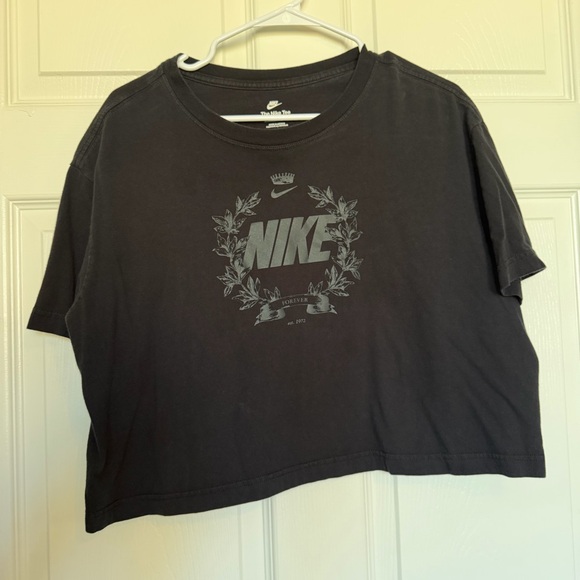 Nike Black Cropped Tee with Logo Large - Picture 2 of 6